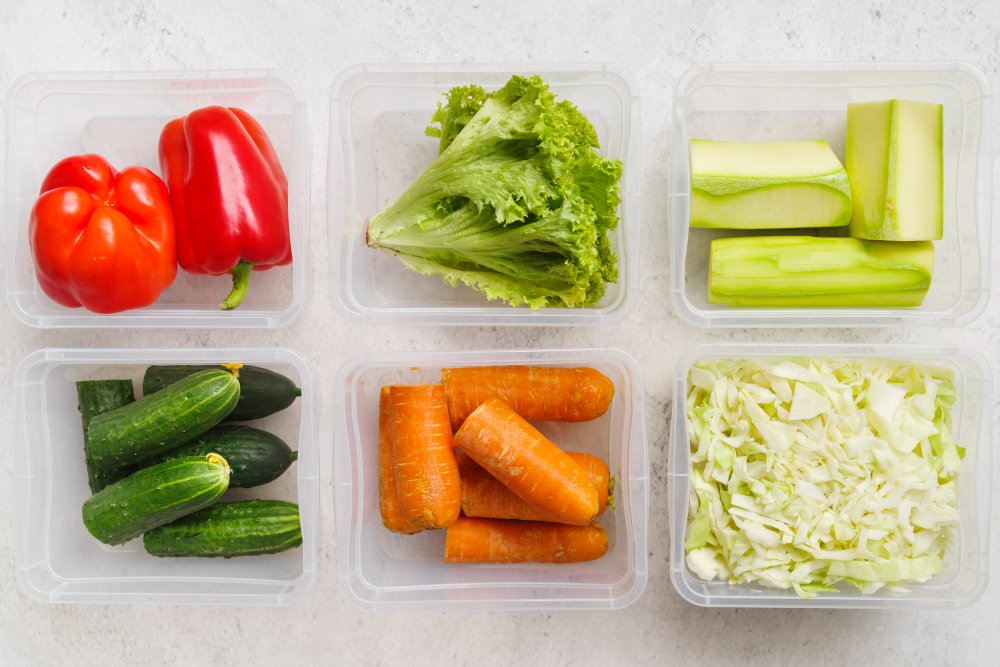 How Plastic Food Containers Help Save Food: Guide by Maxxfour.com