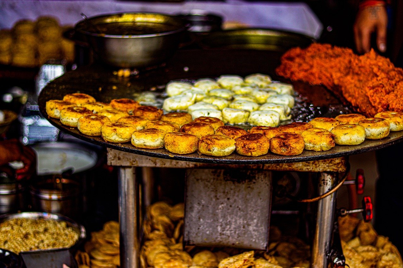 Taste the Trends: Maxxfour.com’s Top 10 Street Foods Loved Across India