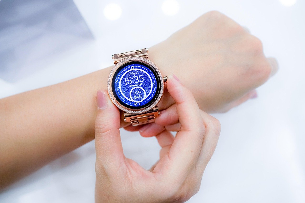 Maxxfour.com Investigates: Are Wearables Really Improving Our Health?
